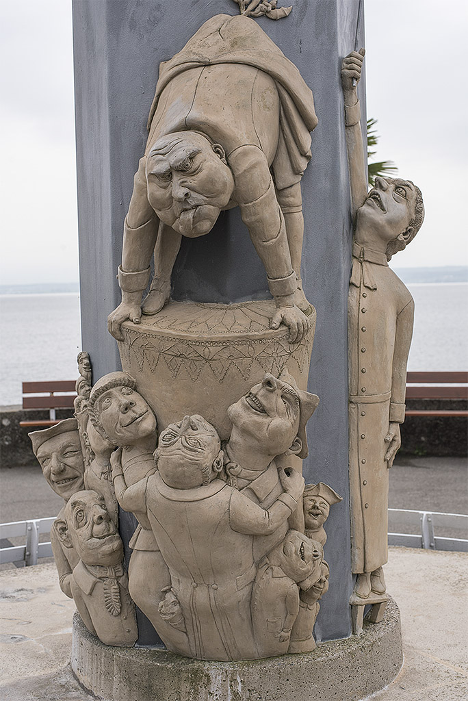 Tour Bodensee 03 - 2016_KA78245-1 Kopie.jpg - Eine lustige Sculptur an der Seepromenade